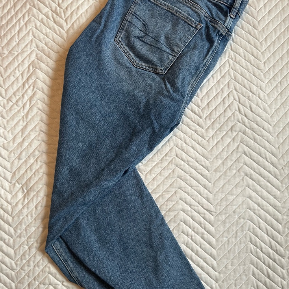 American Eagle Outfitters Women’s Tom Girl Medium Wash Jeans